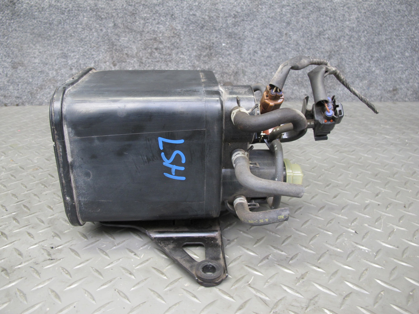 98-00 Lexus UCF20L LS400 Fuel Evap Vapor Charcoal Canister 77740-50071 OEM