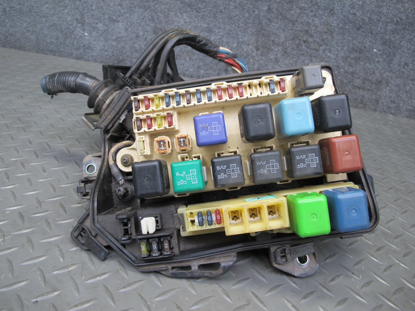 98-00 Lexus UCF20L LS400 Fuse Relay Box Module OEM