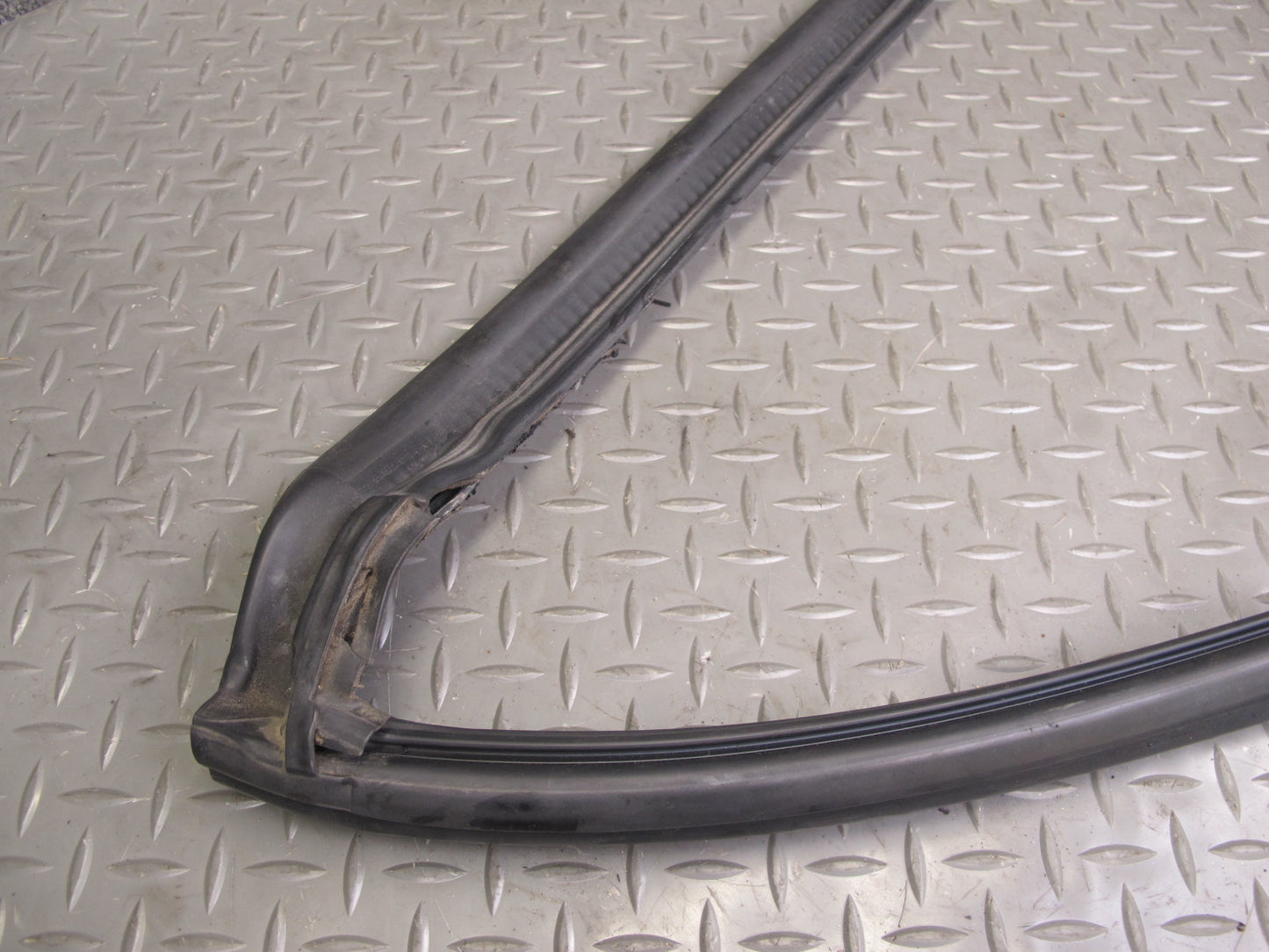 03-12 Mercedes R230 Windshield Weatherstrip Rubber Seal Gasket Set OEM