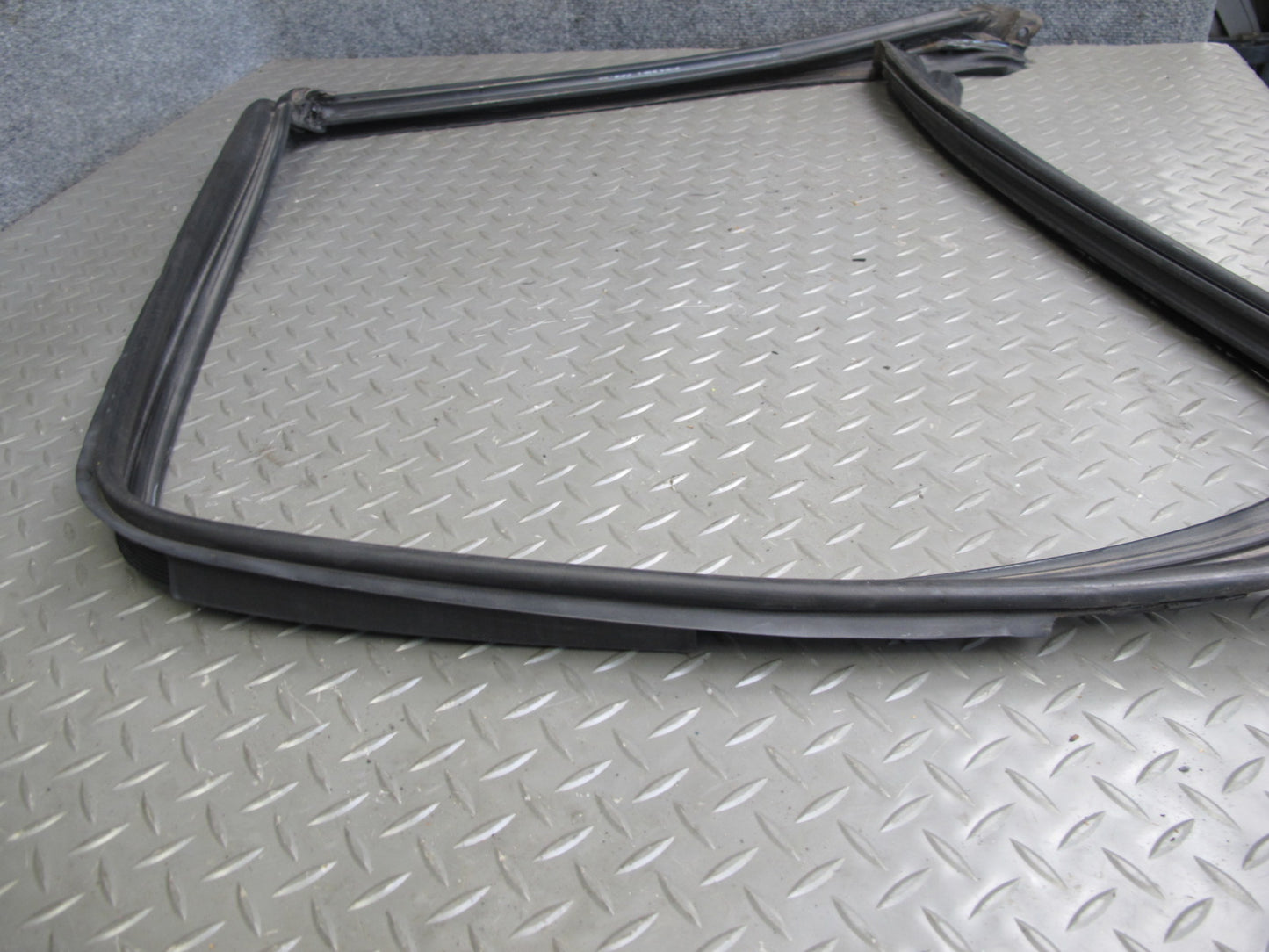 03-12 Mercedes R230 Windshield Weatherstrip Rubber Seal Gasket Set OEM