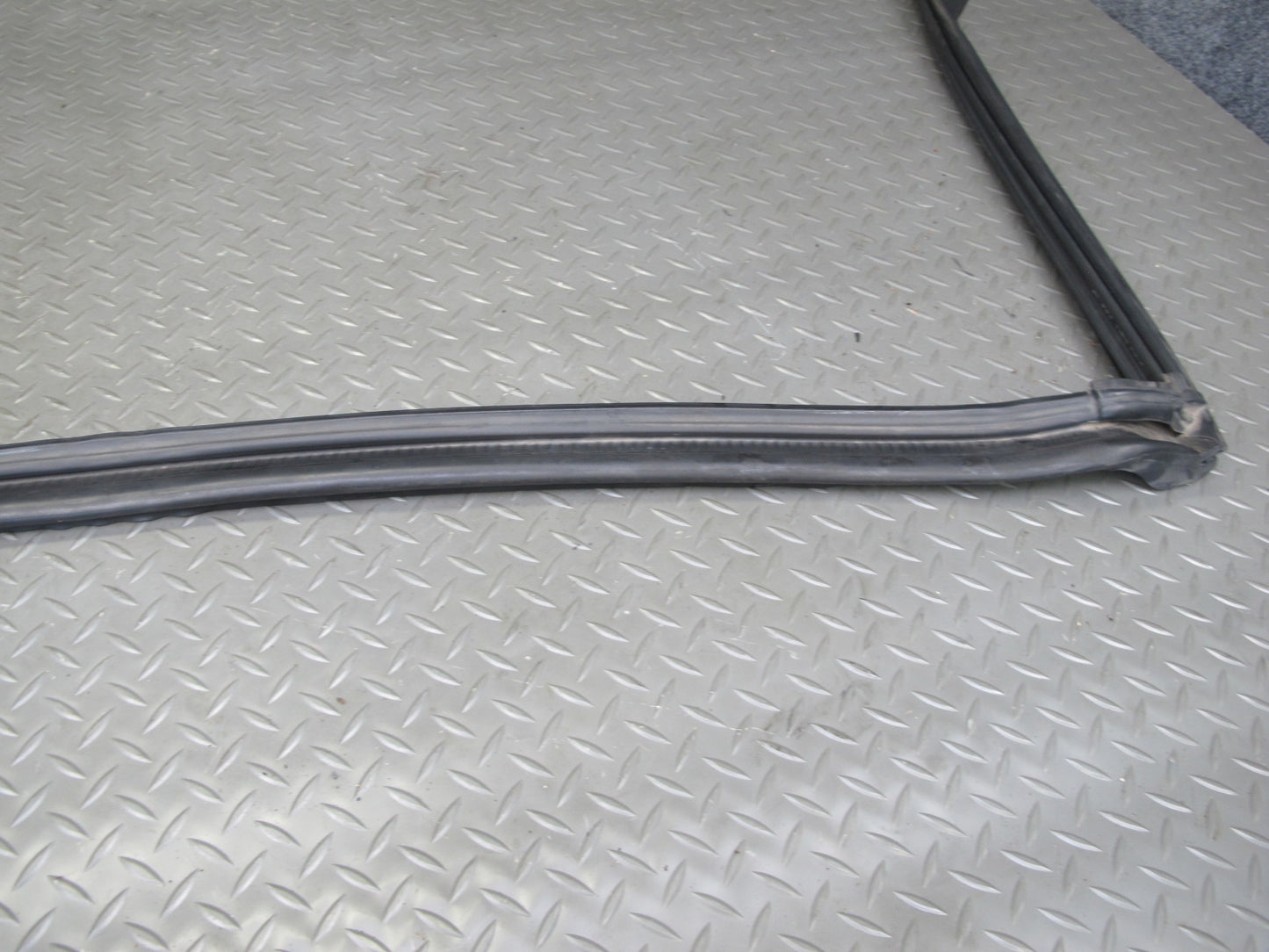 03-12 Mercedes R230 Windshield Weatherstrip Rubber Seal Gasket Set OEM