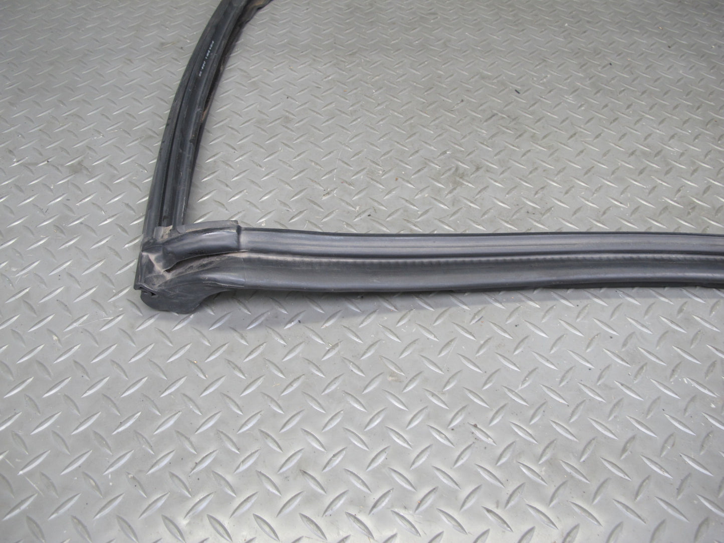 03-12 Mercedes R230 Windshield Weatherstrip Rubber Seal Gasket Set OEM