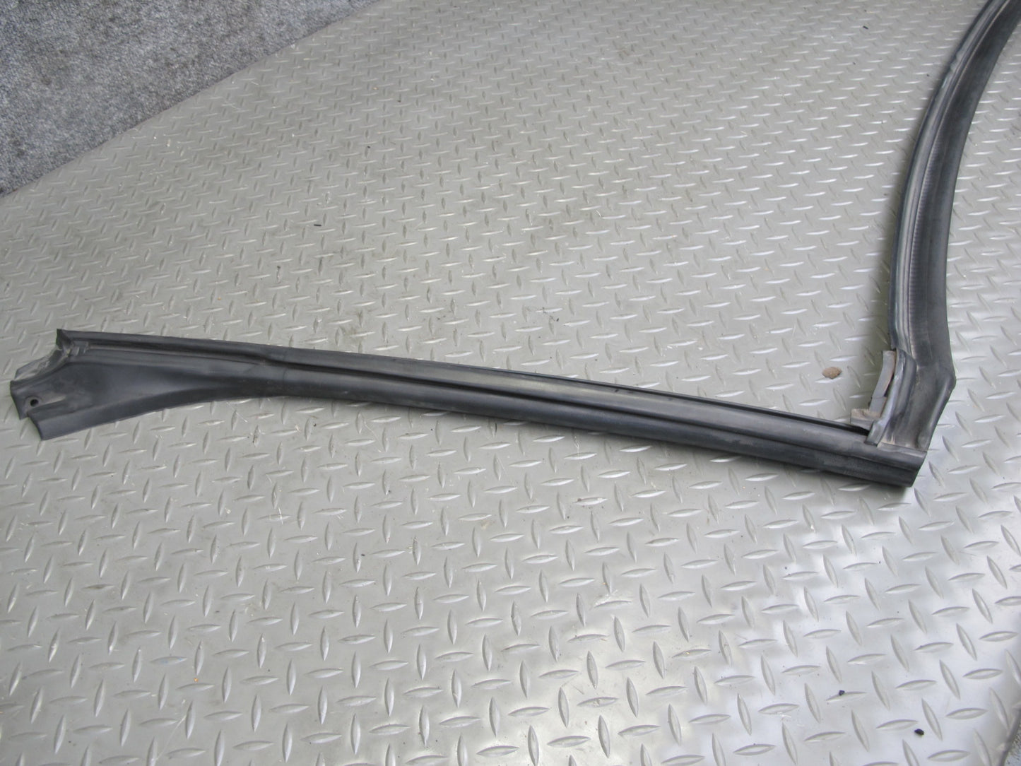03-12 Mercedes R230 Windshield Weatherstrip Rubber Seal Gasket Set OEM