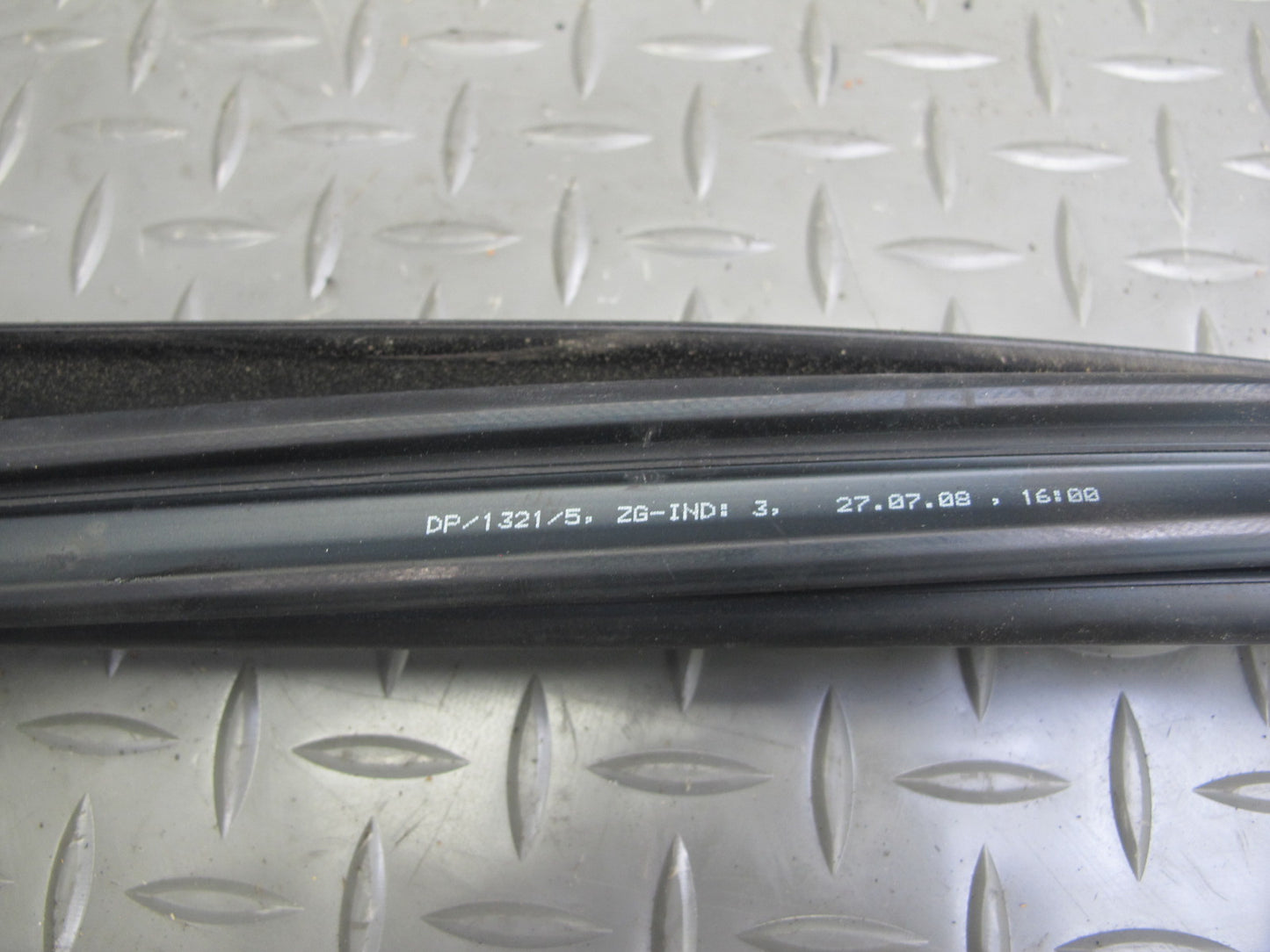 03-12 Mercedes R230 Windshield Weatherstrip Rubber Seal Gasket Set OEM