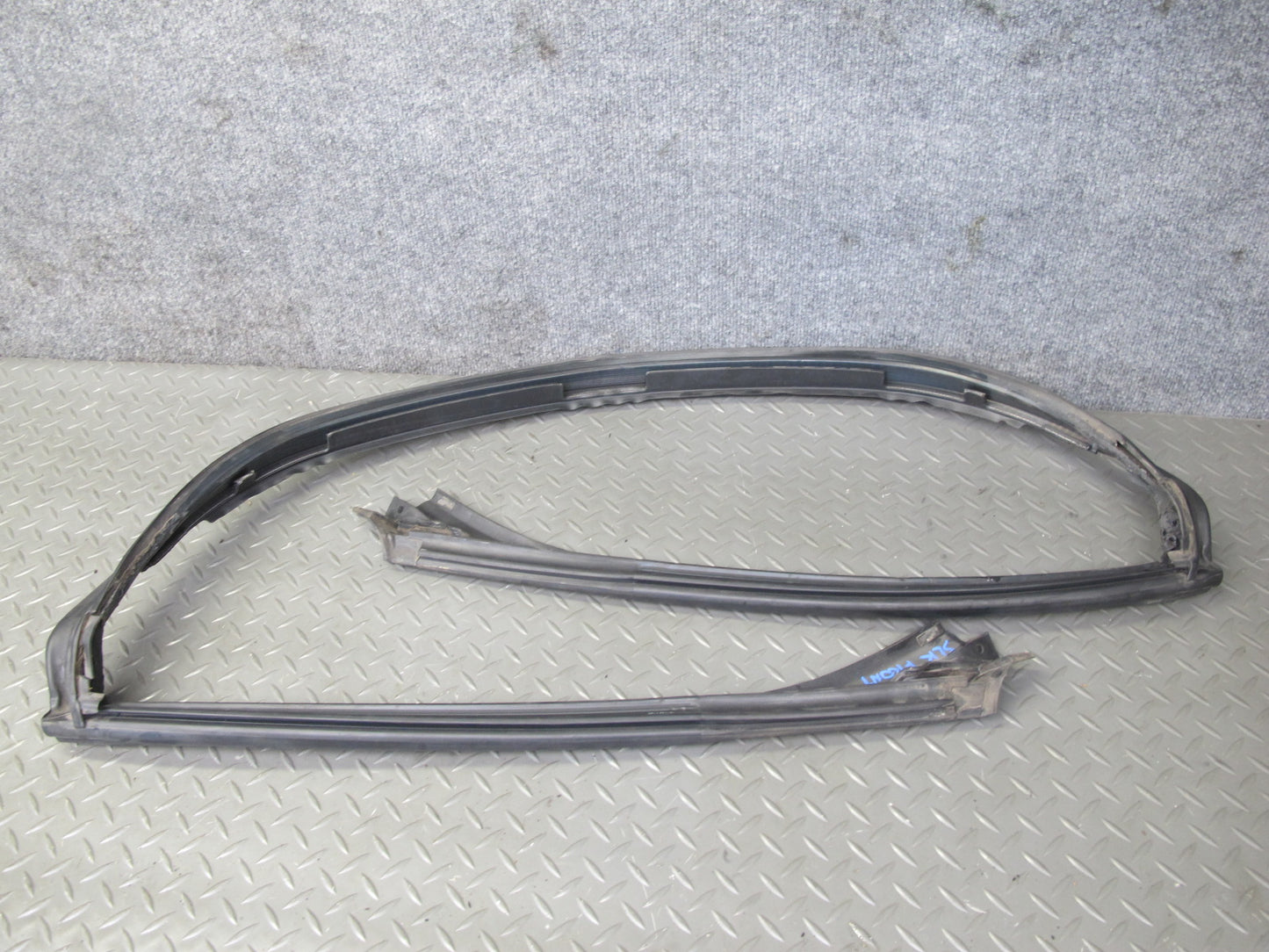 03-12 Mercedes R230 Windshield Weatherstrip Rubber Seal Gasket Set OEM