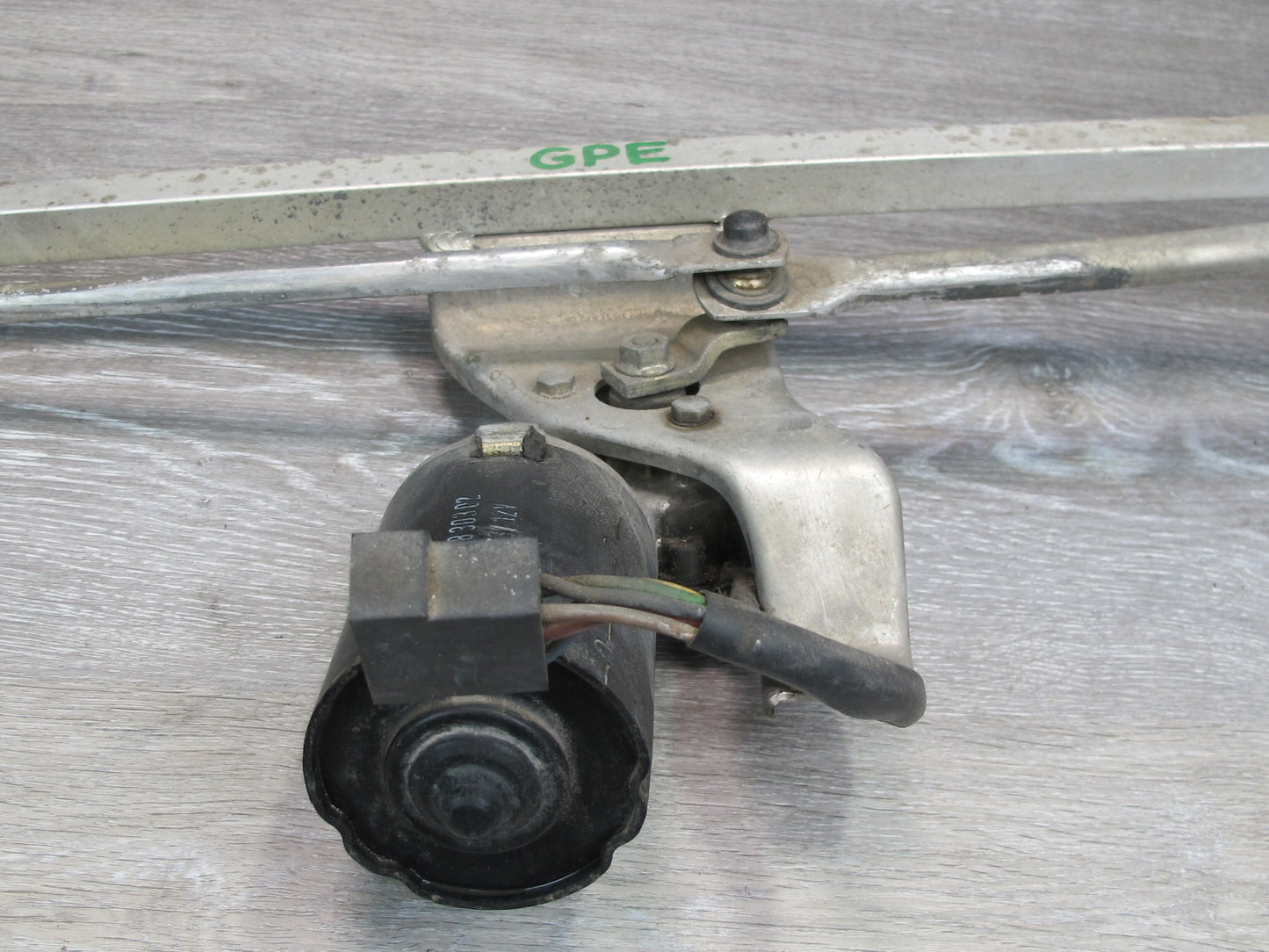 1983-1986 Porsche 928 S Front Windshield Wiper Transmission Linkage W/ Motor