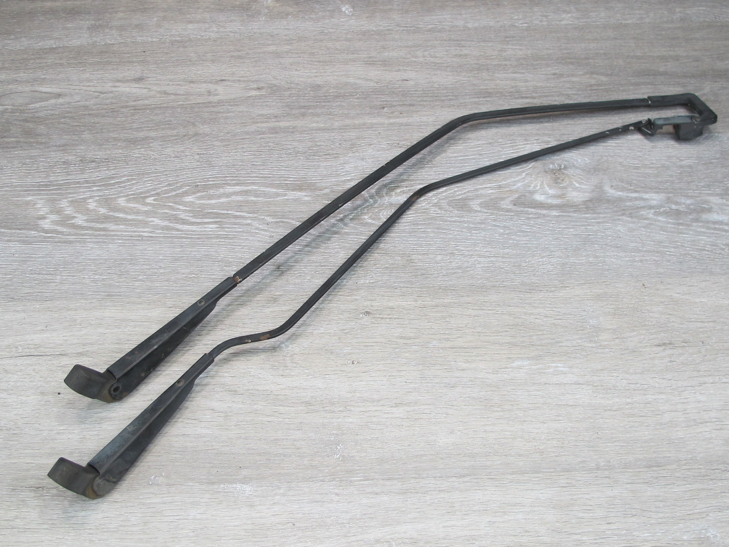 1983-1986 Porsche 928 S Rear Hatch Tail Gate Trunk Wiper Arm Set of 2