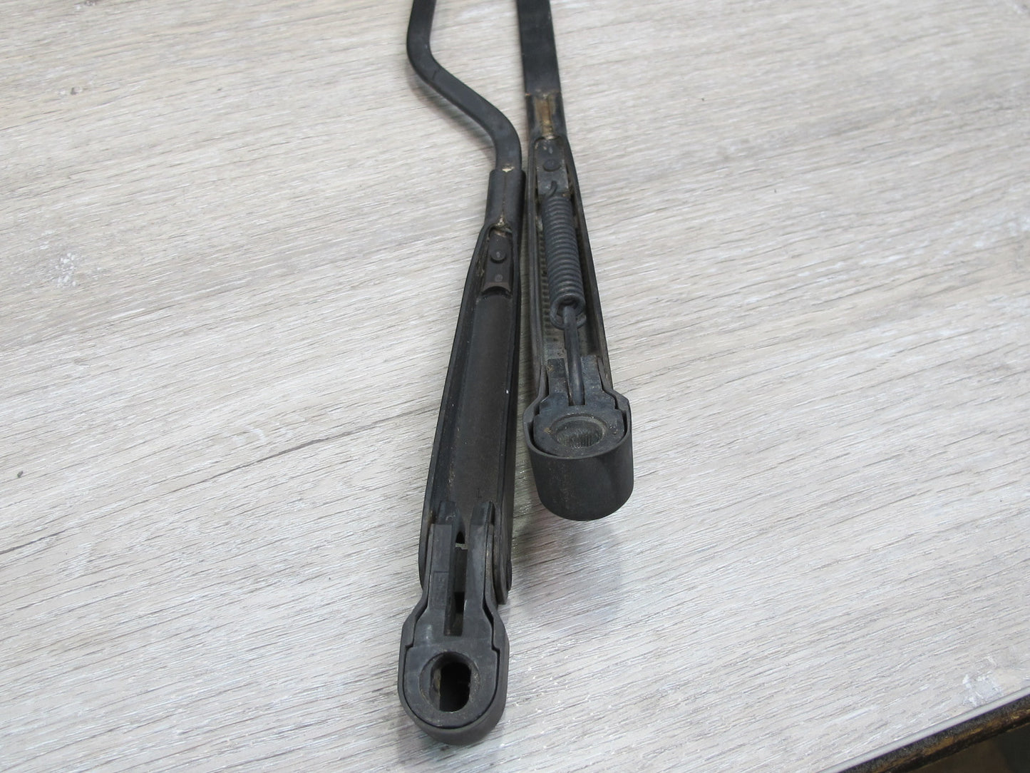1983-1986 Porsche 928 S Rear Hatch Tail Gate Trunk Wiper Arm Set of 2