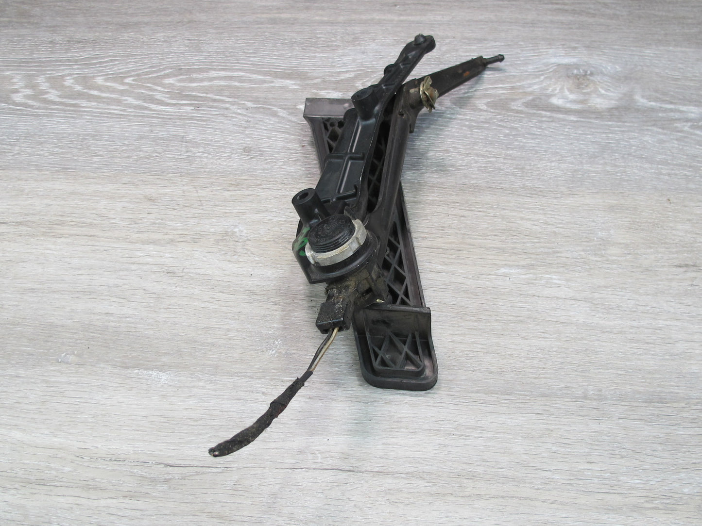 1984-1986 Porsche 928 S A/T Gas Acceleration Pedal W/ Bearing Bracket