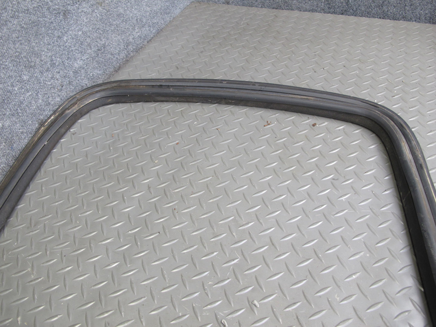 77-85 Mercedes W123 Sedan Rear Glass Window Weatherstrip Rubber Seal Trim Set