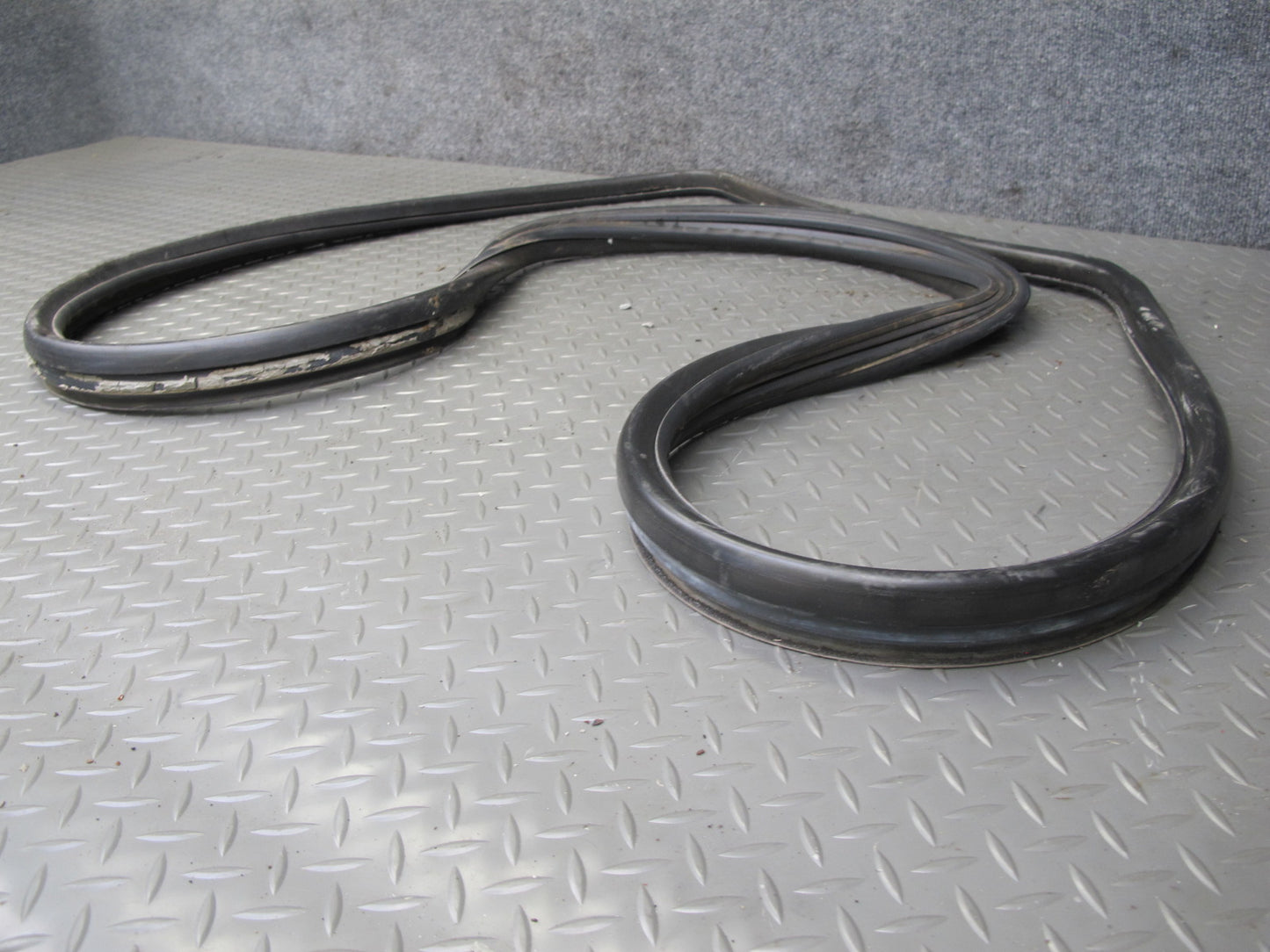 77-85 Mercedes W123 Sedan Rear Glass Window Weatherstrip Rubber Seal Trim Set