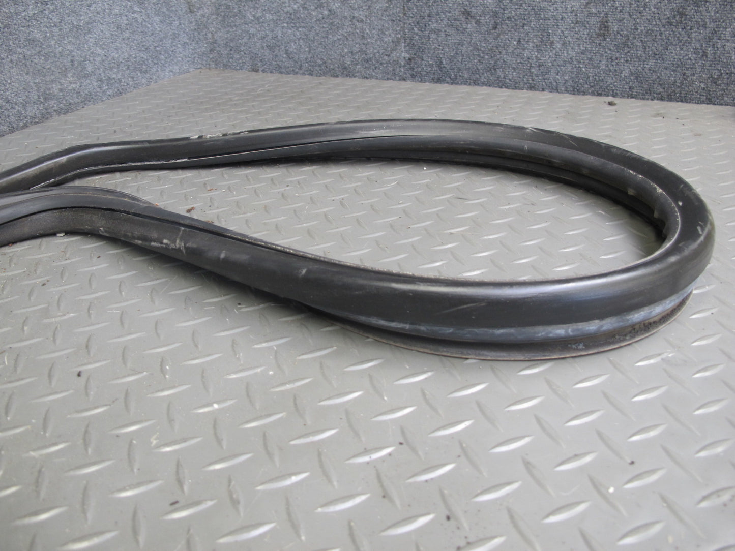 77-85 Mercedes W123 Sedan Rear Glass Window Weatherstrip Rubber Seal Trim Set