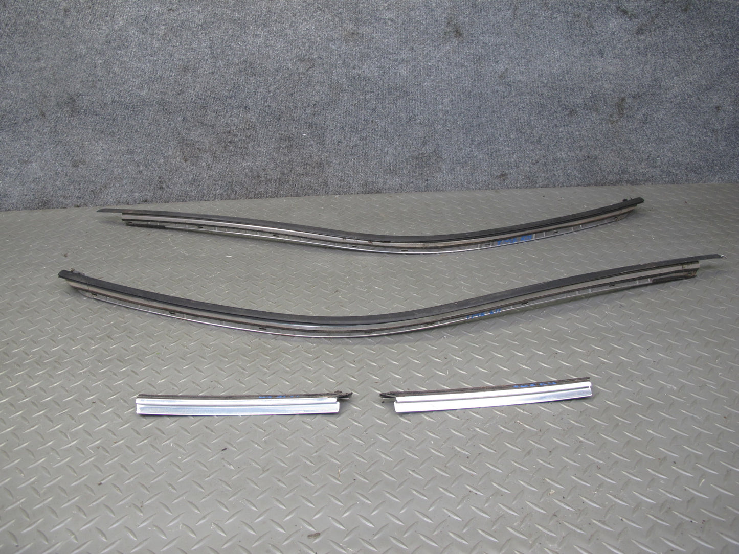 91-95 Toyota SW21L MR2 Set of 4 Left & Right Door Weatherstrip Molding OEM