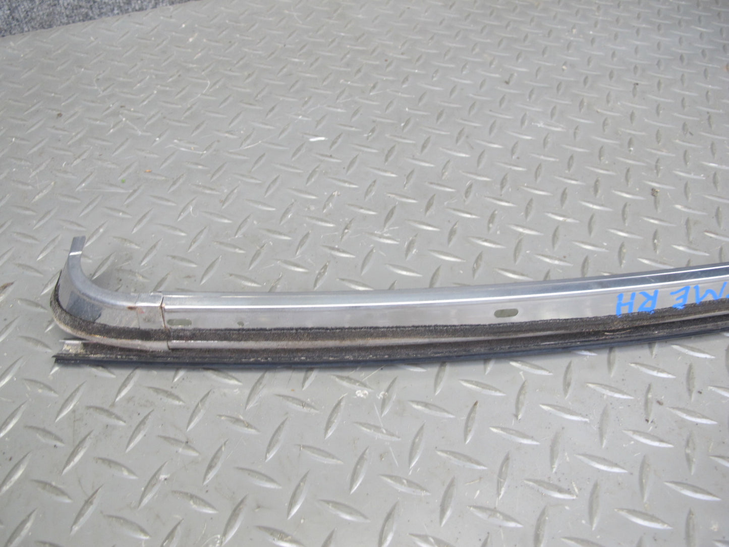 91-95 Toyota SW21L MR2 Set of 4 Left & Right Door Weatherstrip Molding OEM