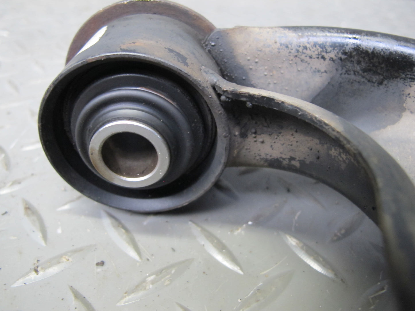 98-00 Lexus UCF20L LS400 Rear Right Upper & Lower Control Arm Set OEM