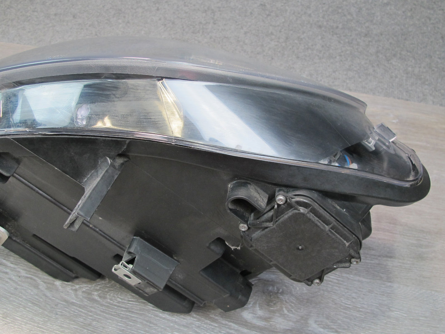 2008-2014 BMW E71 E72 X6 Front Left  Xenon HID Adaptive Headlight Lamp 7179937