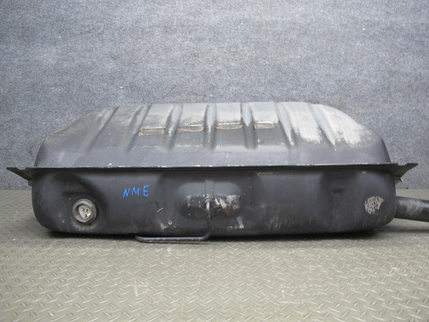82-85 Mercedes W123 300D Sedan Fuel Tank Unit OEM