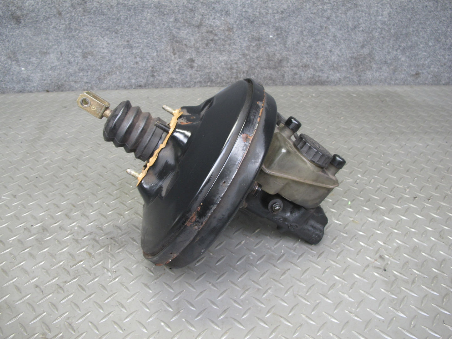 82-85 Mercedes W123 300D Brake Master Cylinder Booster Fluid Reservoir OEM