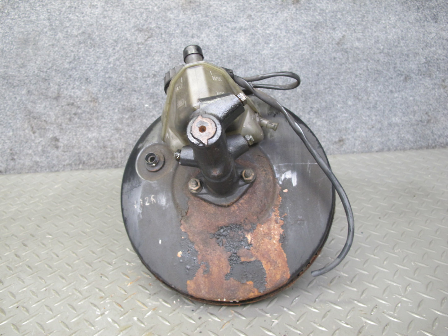 82-85 Mercedes W123 300D Brake Master Cylinder Booster Fluid Reservoir OEM