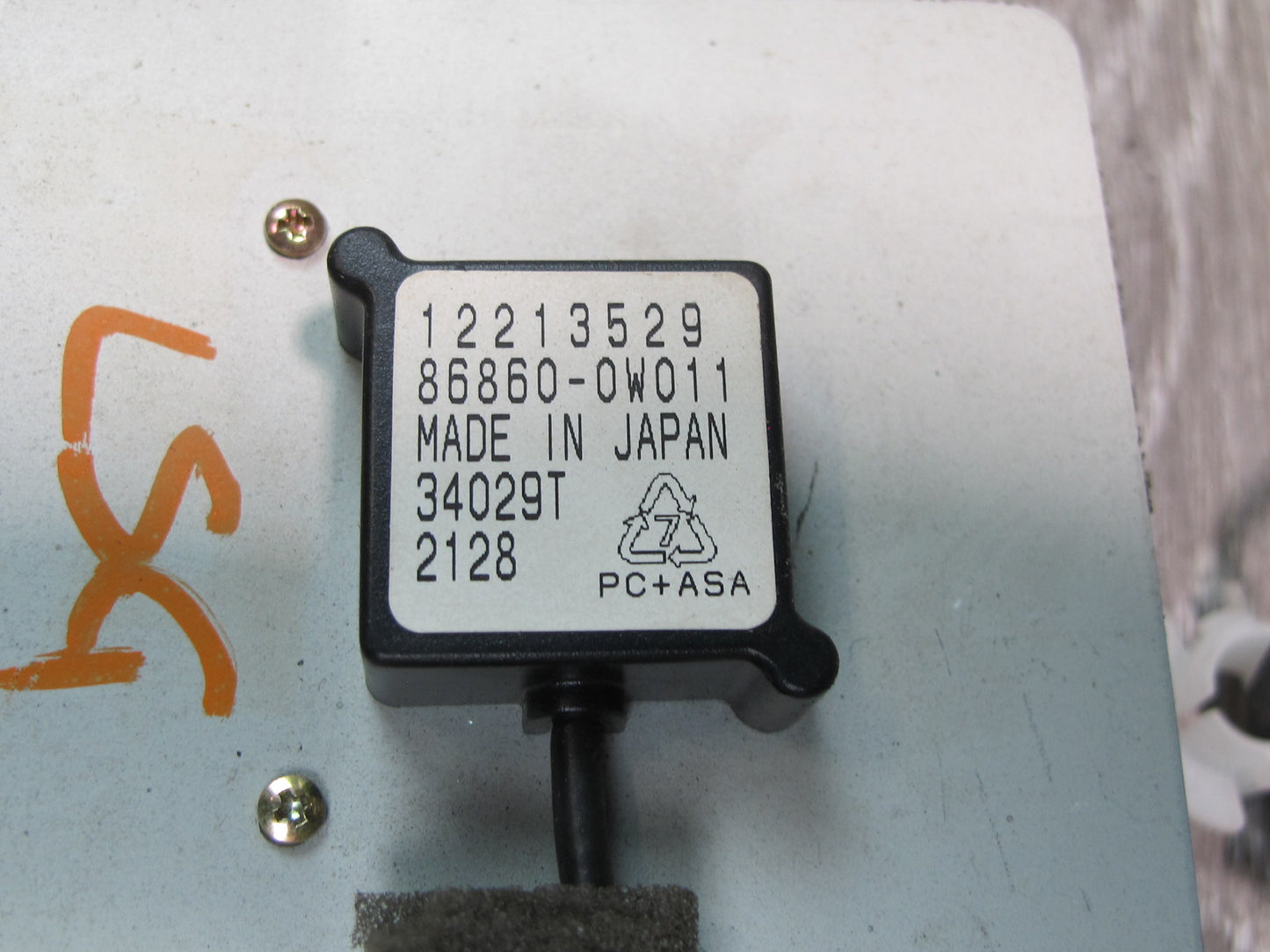01-03 Lexus UCF30L LS430 Navigation GPS Antenna Module 86860-0W011 OEM