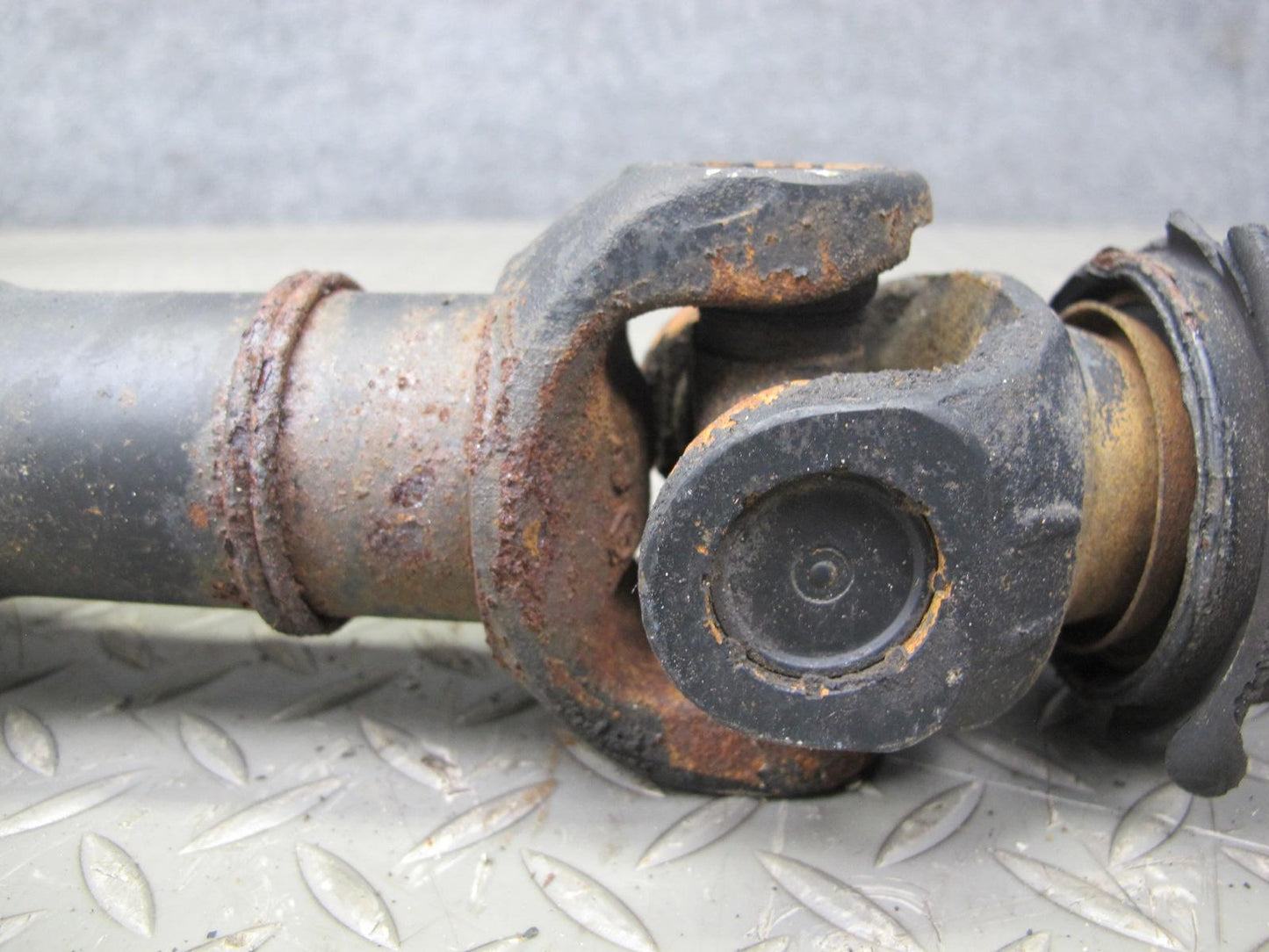 82-85 Mercedes W123 300D Sedan A/T Rear Driveshaft Drive Shaft OEM