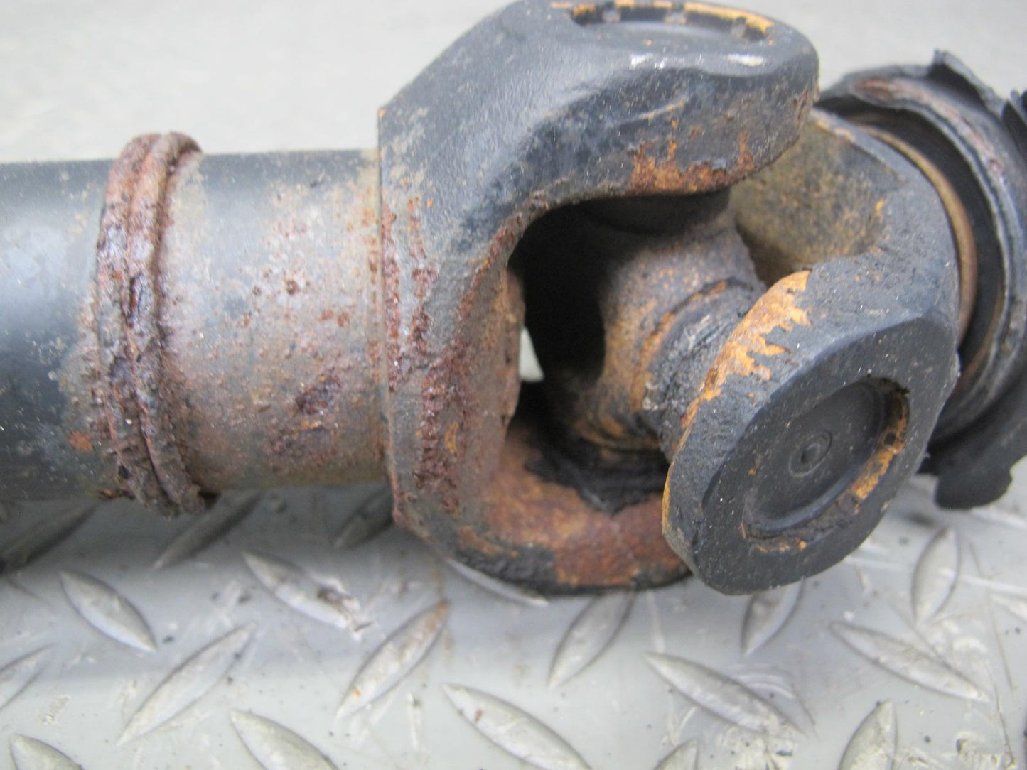 82-85 Mercedes W123 300D Sedan A/T Rear Driveshaft Drive Shaft OEM