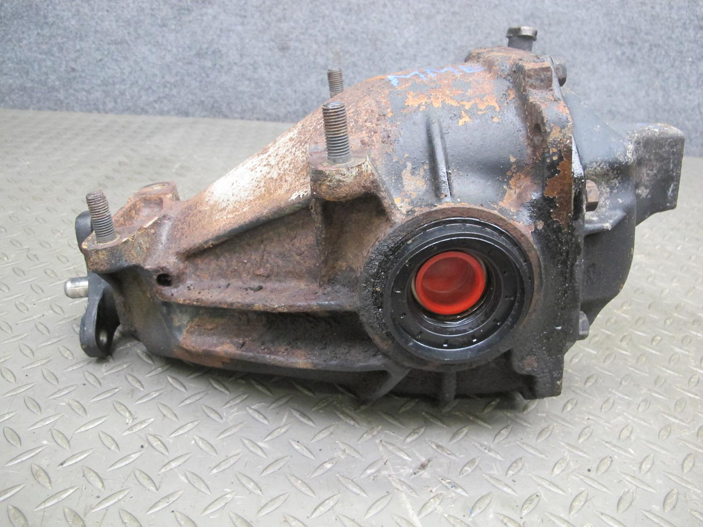 82-84 Mercedes W123 300D Rear Axle Differential Carrier 3.07 Ratio OEM