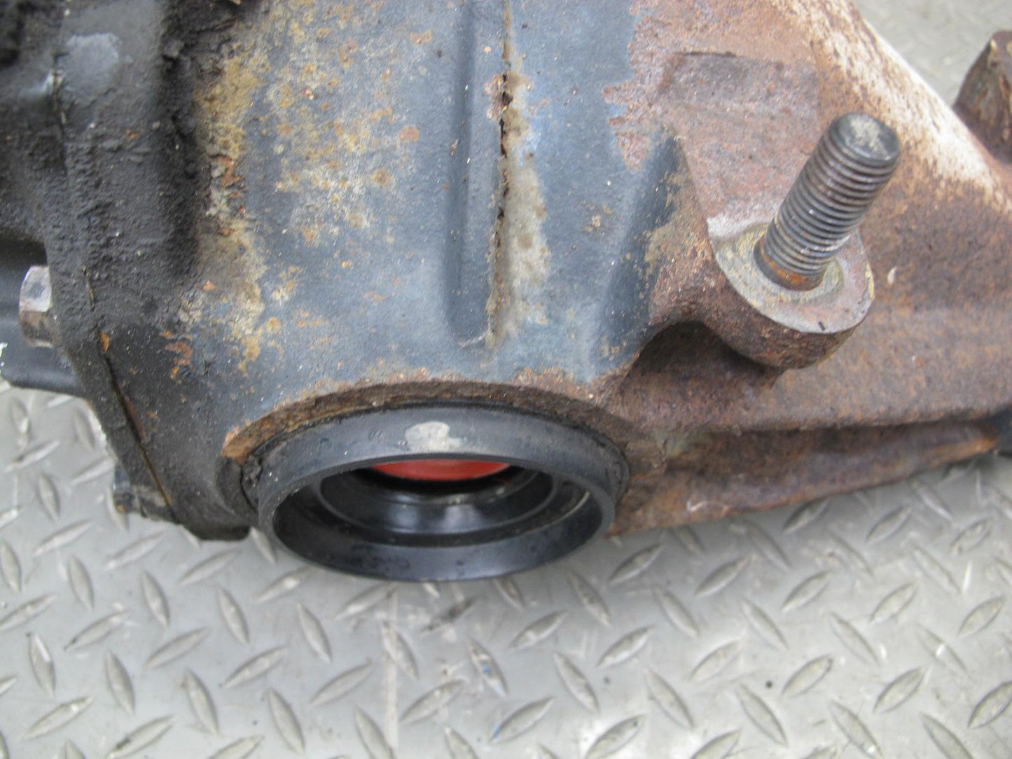 82-84 Mercedes W123 300D Rear Axle Differential Carrier 3.07 Ratio OEM