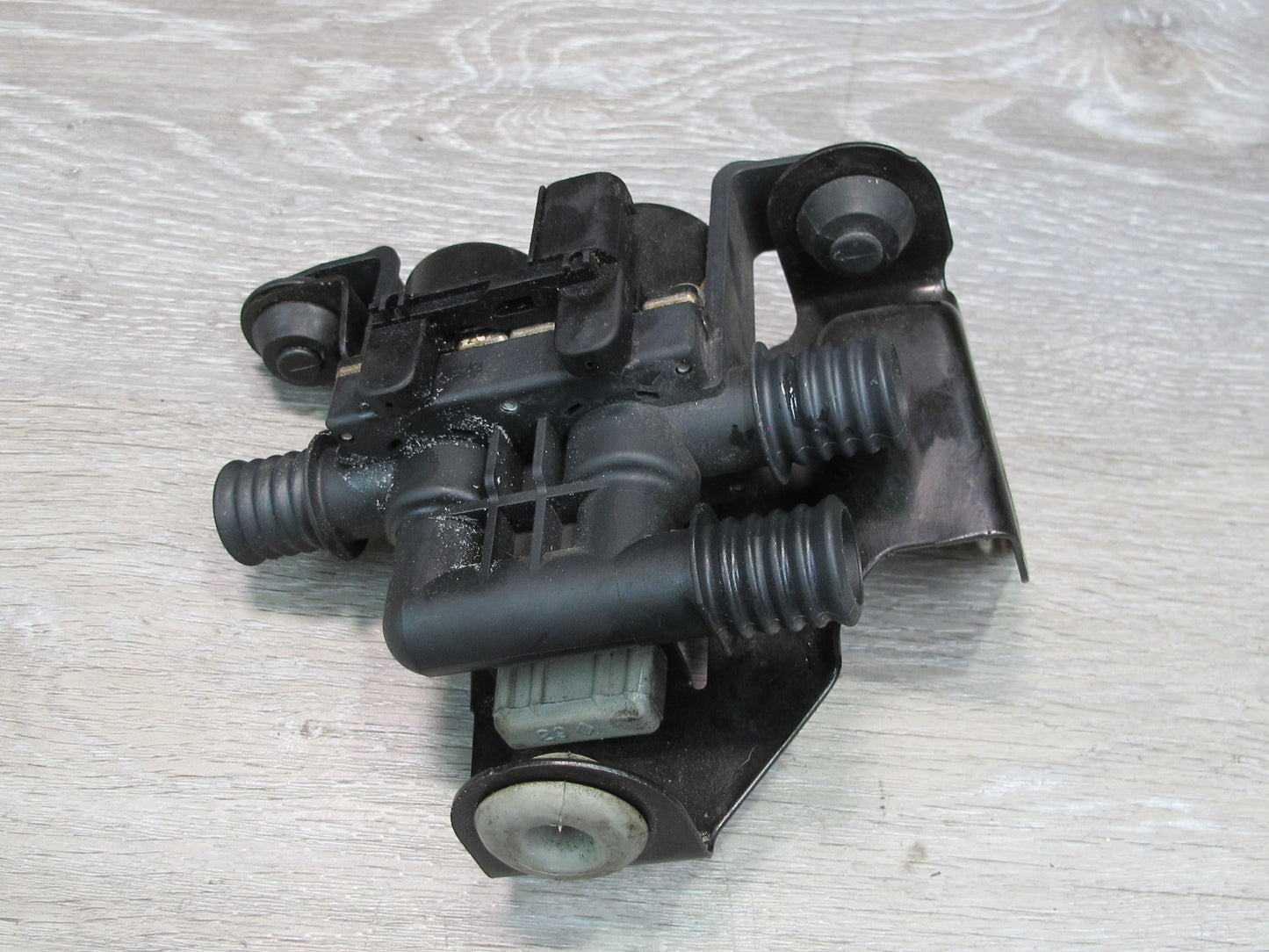 2008-2014 BMW E71 E72 X6 Heater Control Water Valve