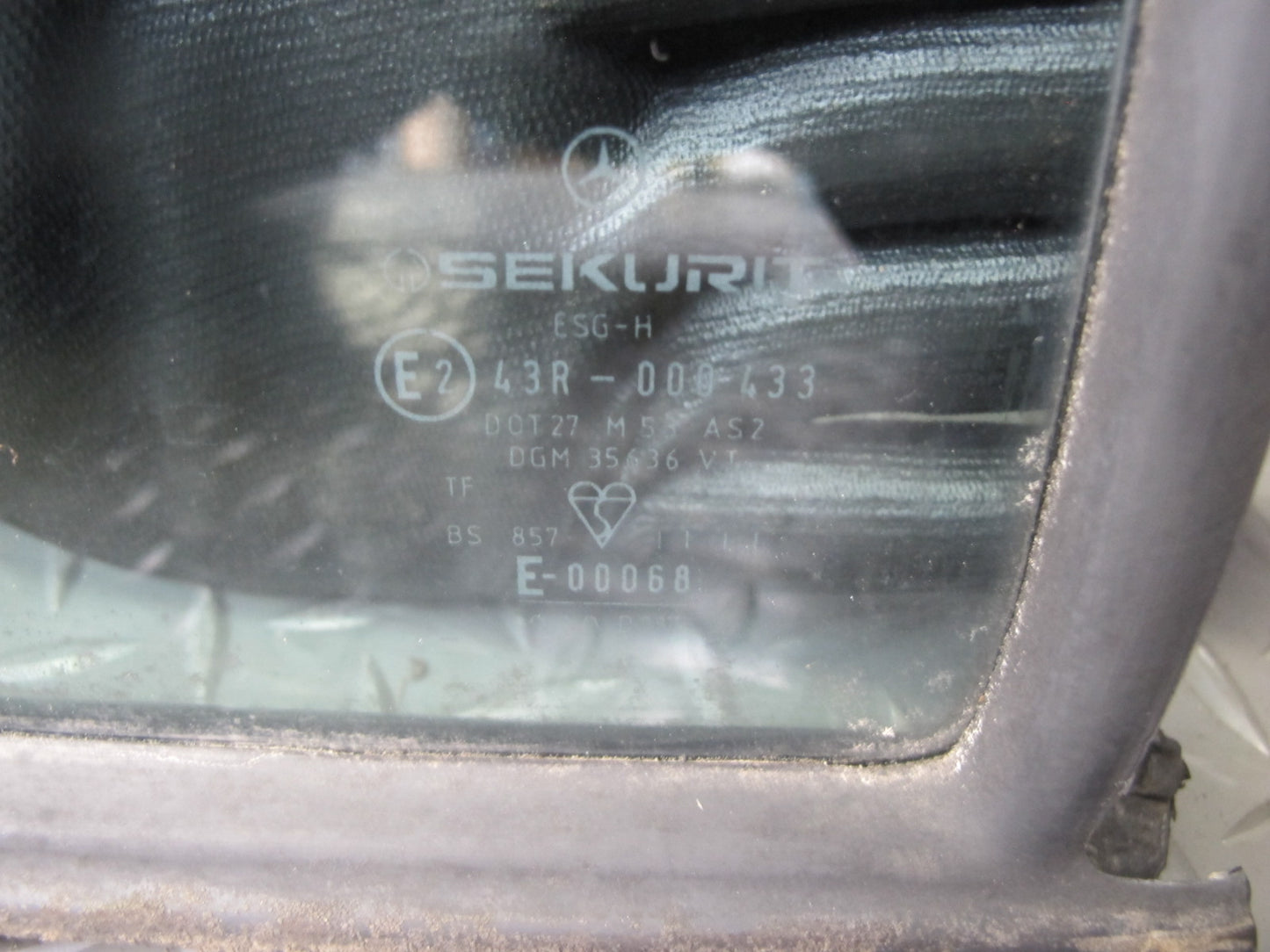 75-83 Mercedes W123 Rear Right Door Vent Glass Window OEM