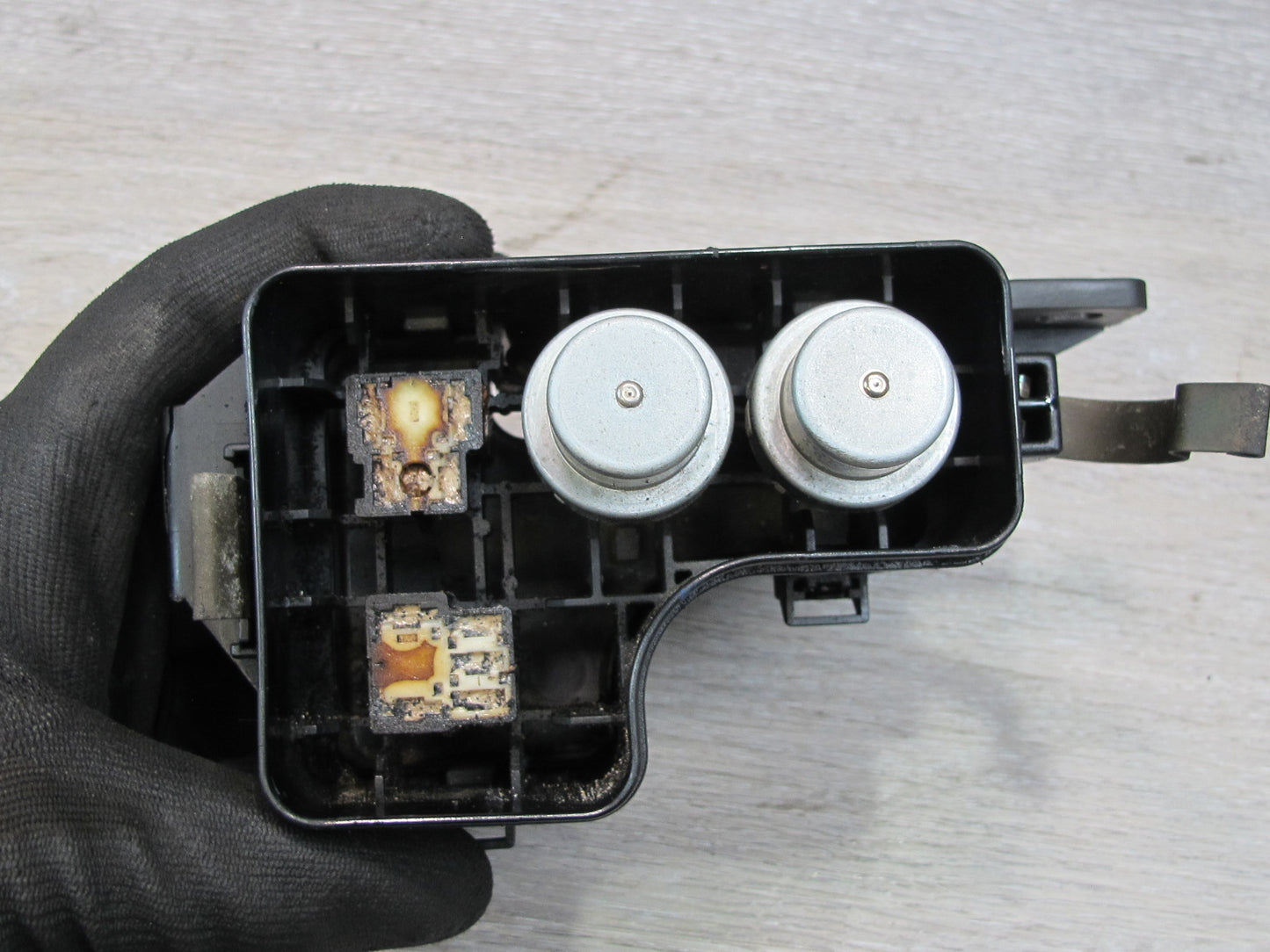 98-00 Lexus UCF20L LS400 Under Hood Small Fan Fuse Relay Box Module OEM