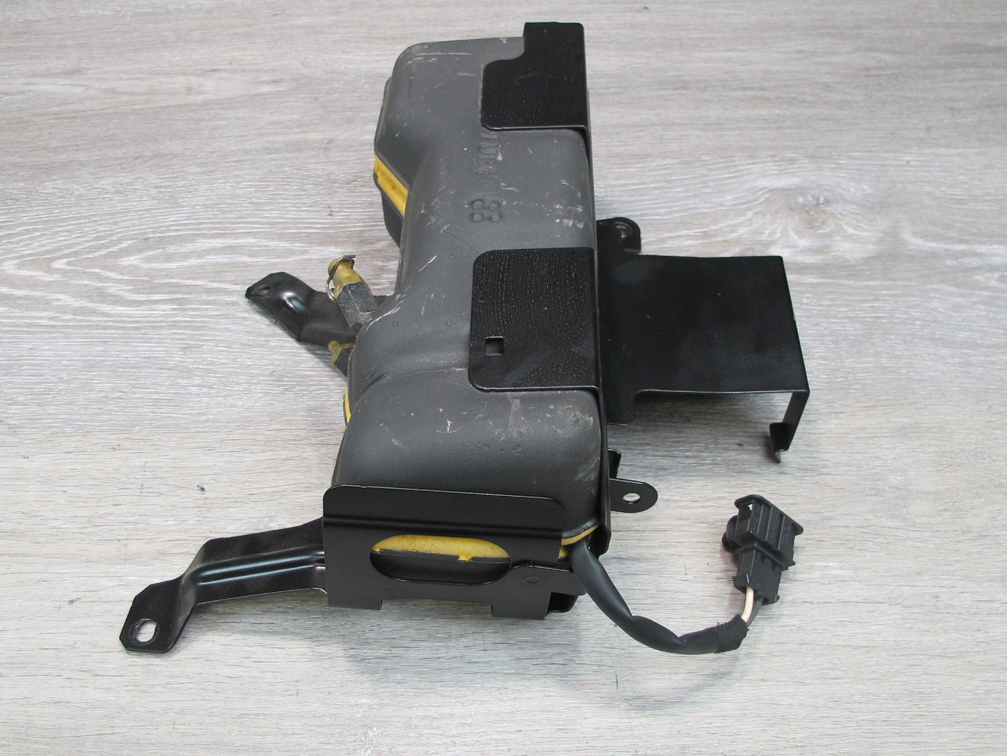 2008-2010 Porsche Cayenne 957 Rear Tailgate Trunk Lid Hydraulic Pump Motor