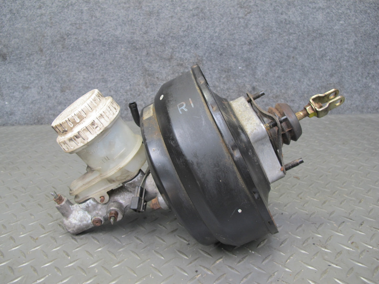 91-99 Dodge Stealth 3000GT Brake Master Cylinder Booster Fluid Reservoir OEM