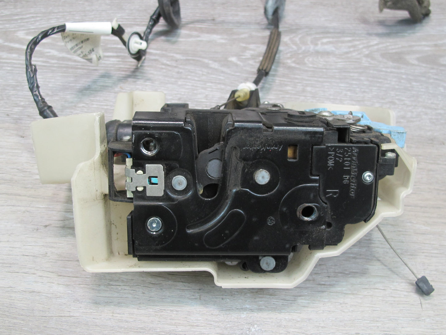 2003-2010 Porsche Cayenne 957 Rear Right Door Lock Latch Actuator