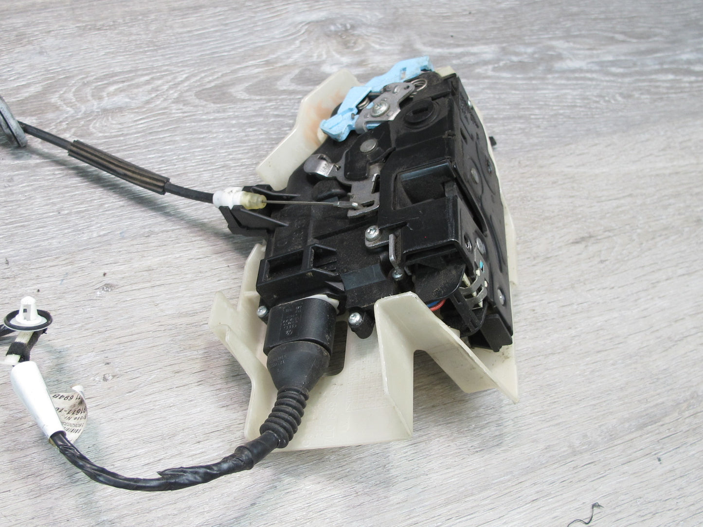 2003-2010 Porsche Cayenne 957 Rear Right Door Lock Latch Actuator