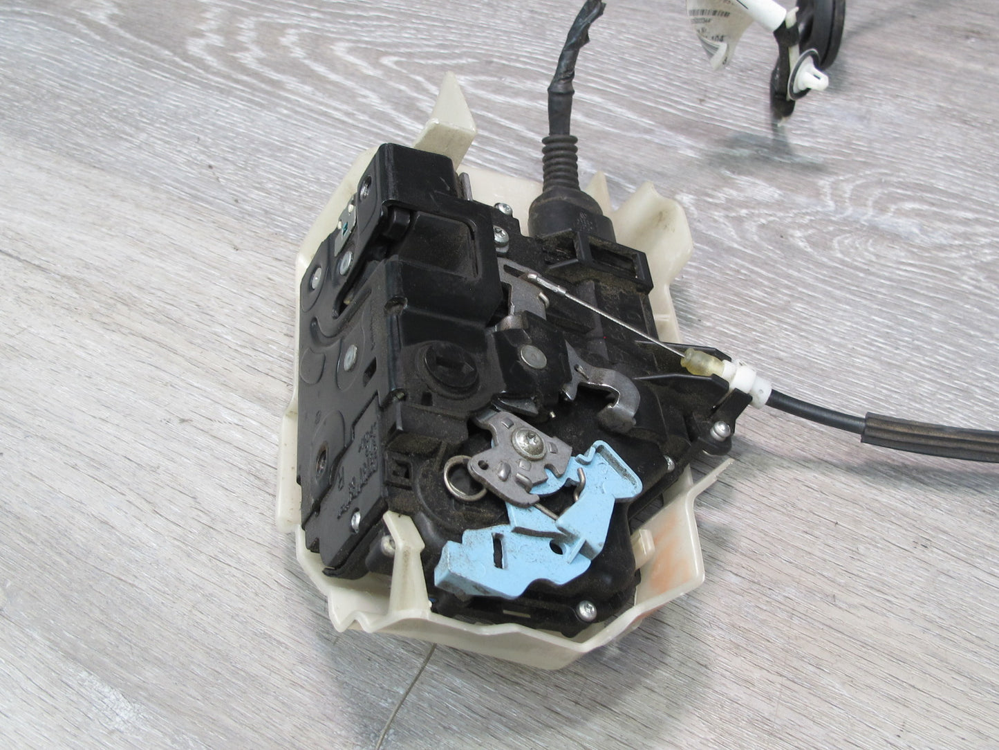 2003-2010 Porsche Cayenne 957 Rear Right Door Lock Latch Actuator