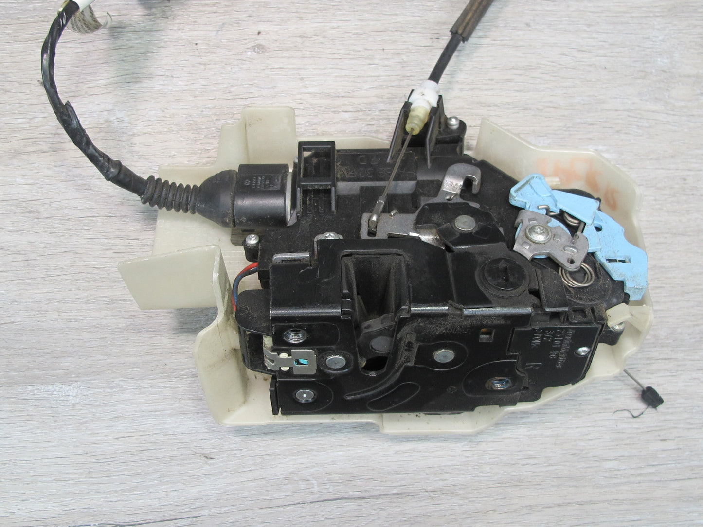 2003-2010 Porsche Cayenne 957 Rear Right Door Lock Latch Actuator