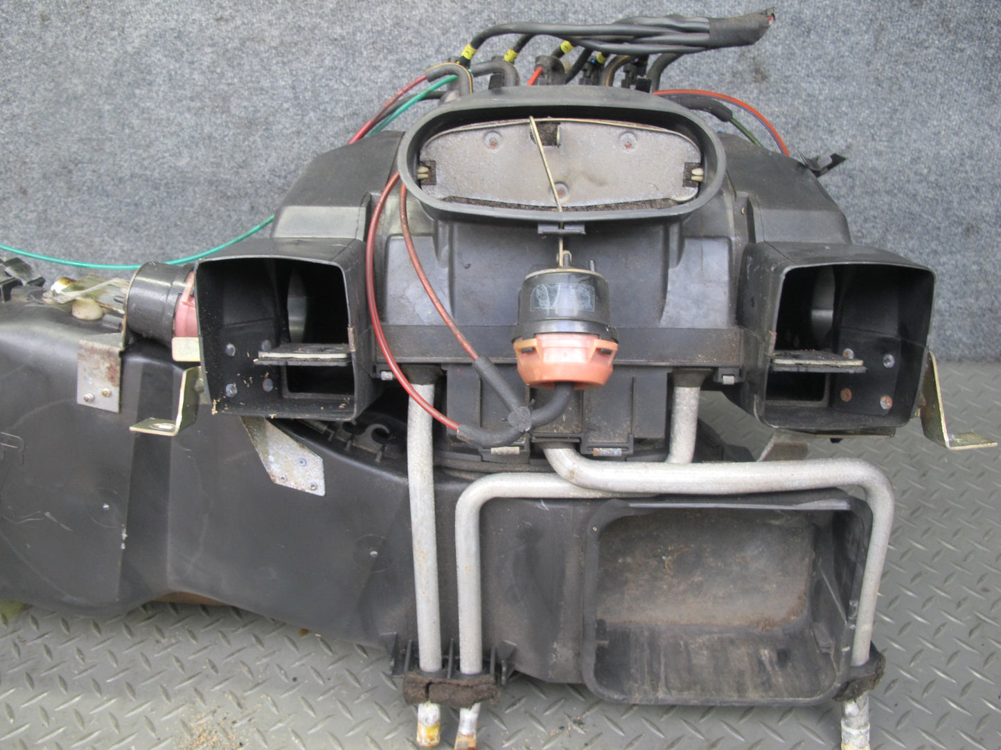 82-85 Mercedes W123 A/C Air Condition Evaporator Heater Climate Box OEM