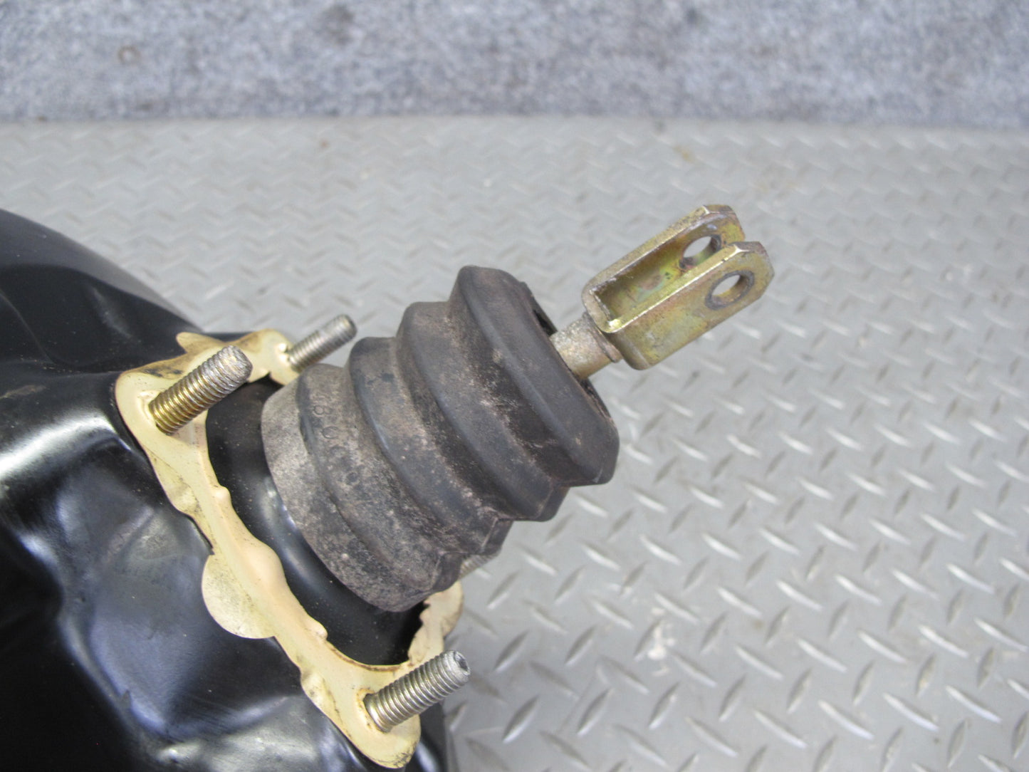 82-85 Mercedes W123 300D Brake Master Cylinder Booster Fluid Reseervoir Tank OEM