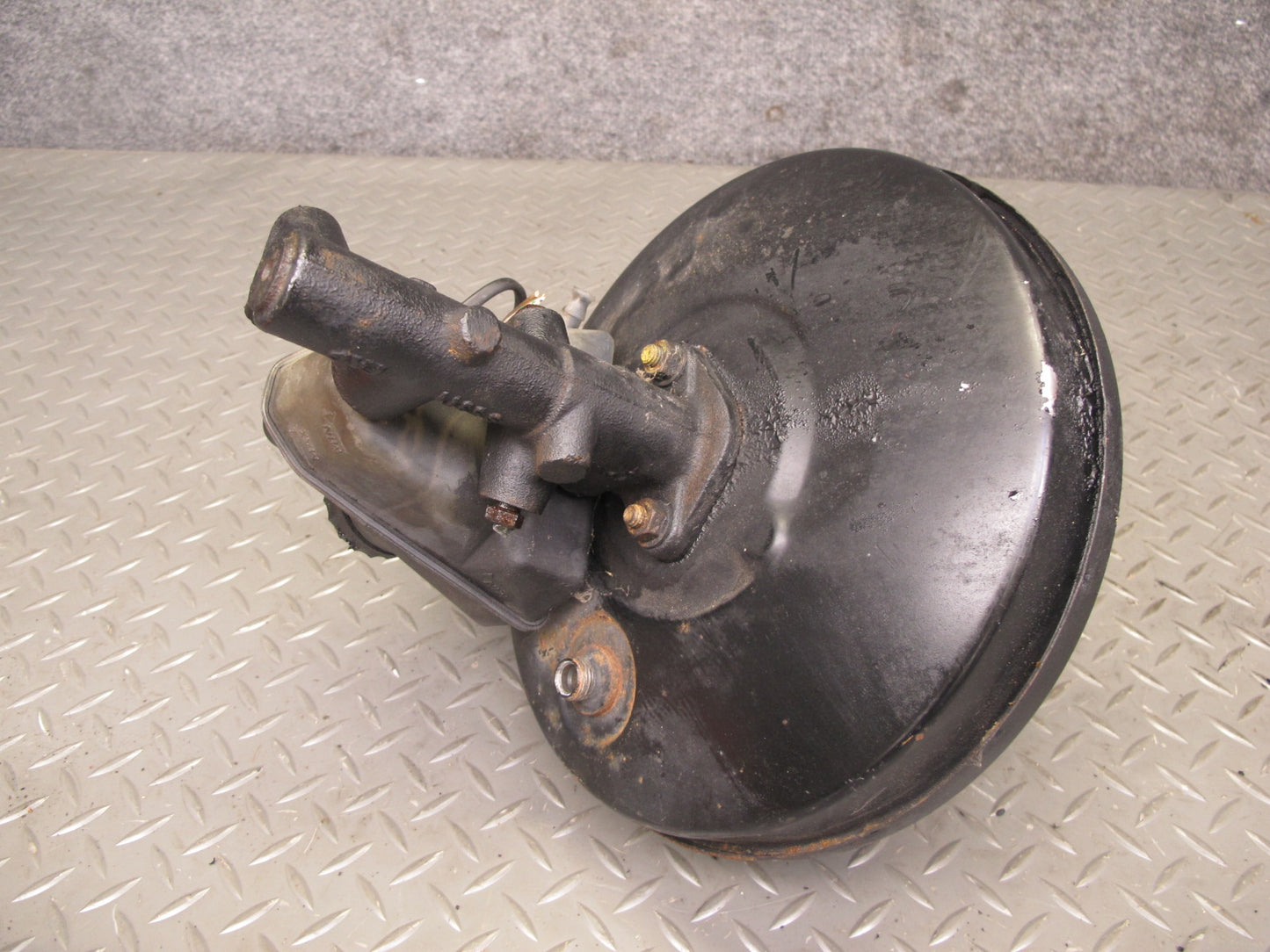 82-85 Mercedes W123 300D Brake Master Cylinder Booster Fluid Reseervoir Tank OEM