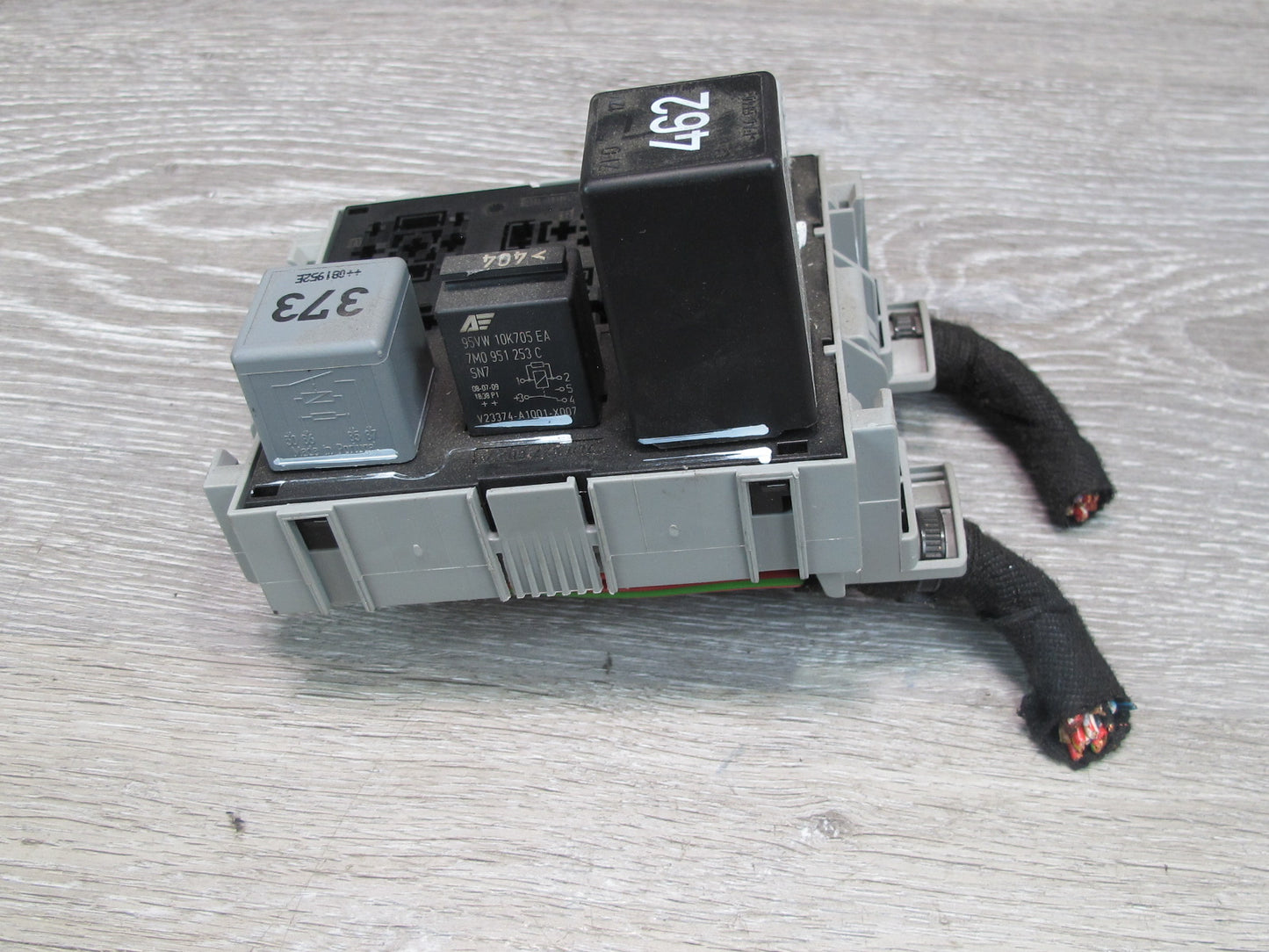 2008-2010 Porsche Cayenne 957 Power Distribution Fuse Relay Box Module