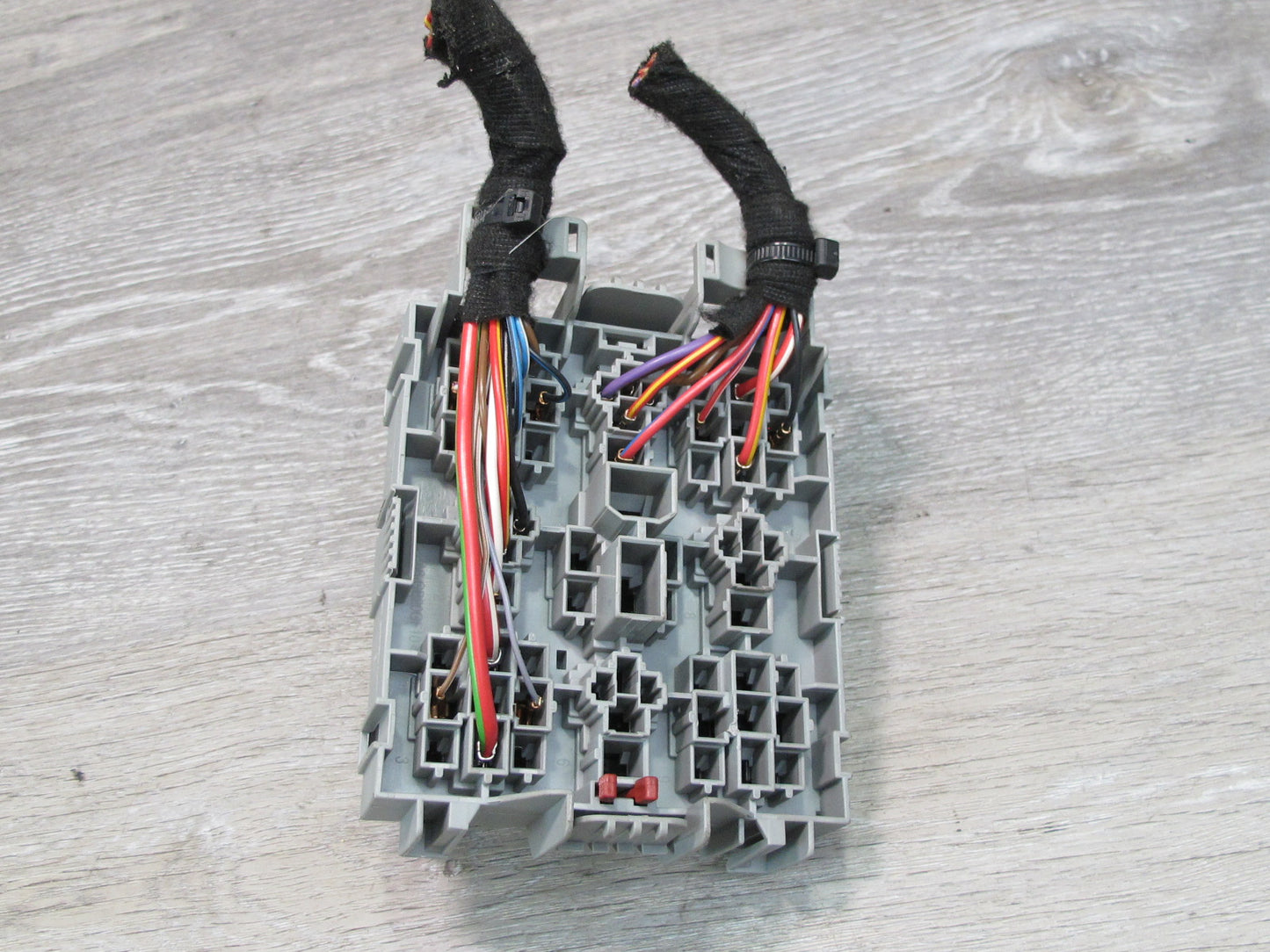 2008-2010 Porsche Cayenne 957 Power Distribution Fuse Relay Box Module