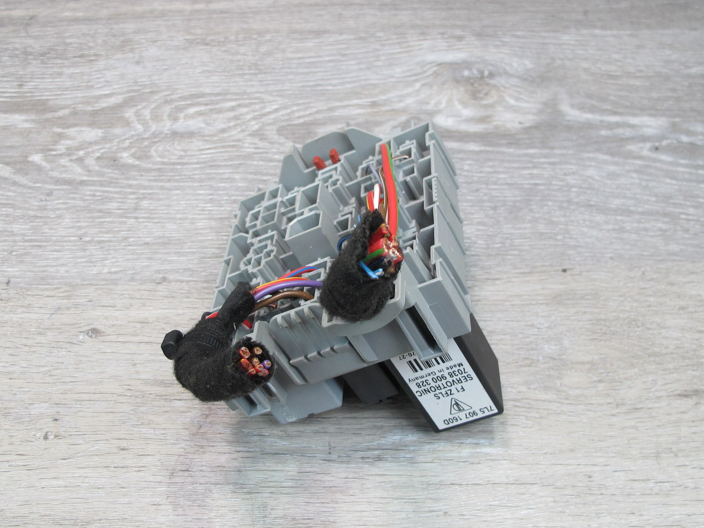 2008-2010 Porsche Cayenne 957 Power Distribution Fuse Relay Box Module