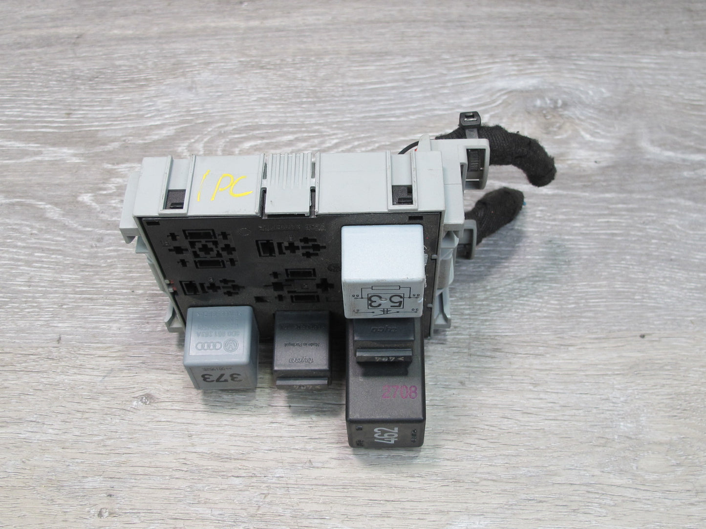 2008-2010 Porsche Cayenne 957 Power Distribution Fuse Relay Box Module
