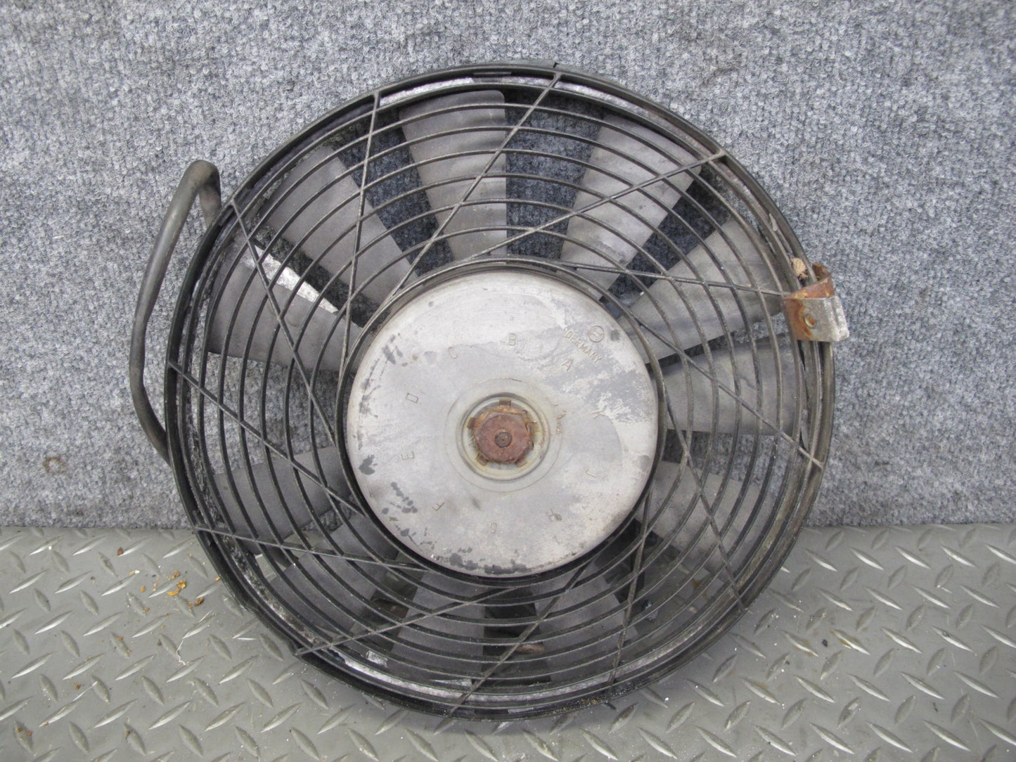 81-85 Mercedes W123 300D Engine Auxiliary AUX Cooling Fan w Blade 0005004893 OEM