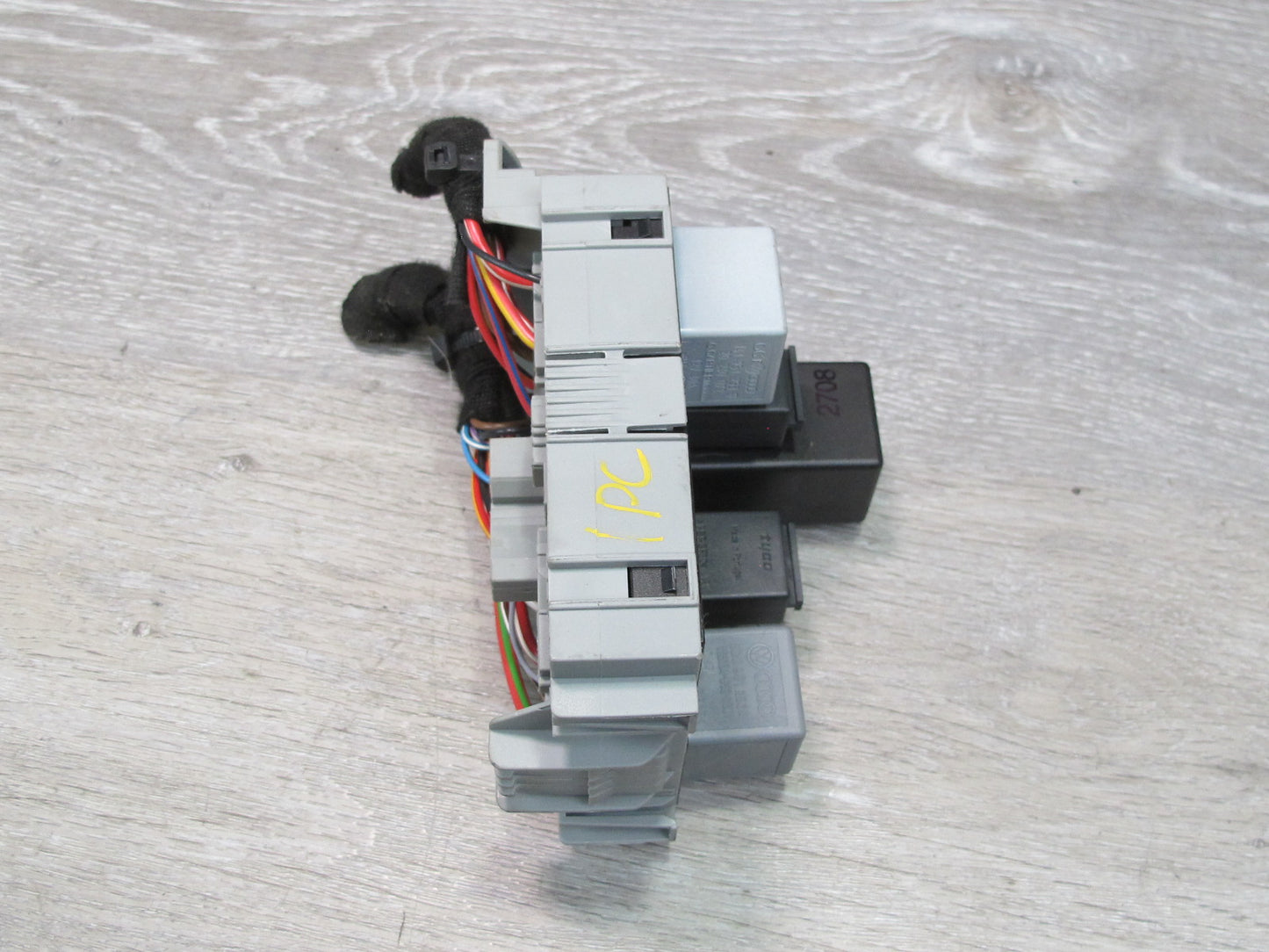 2008-2010 Porsche Cayenne 957 Power Distribution Fuse Relay Box Module