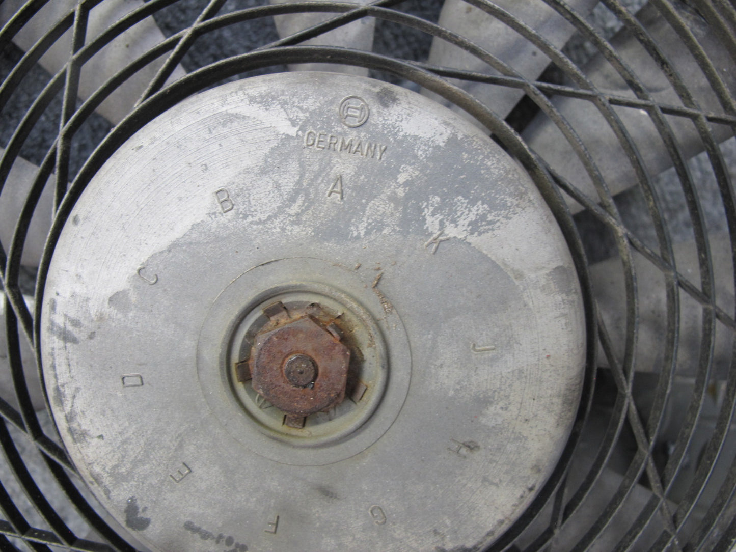 81-85 Mercedes W123 300D Engine Auxiliary AUX Cooling Fan w Blade 0005004893 OEM