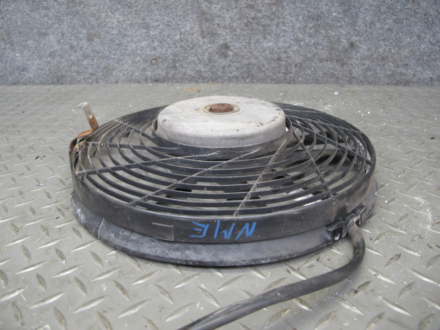 81-85 Mercedes W123 300D Engine Auxiliary AUX Cooling Fan w Blade 0005004893 OEM