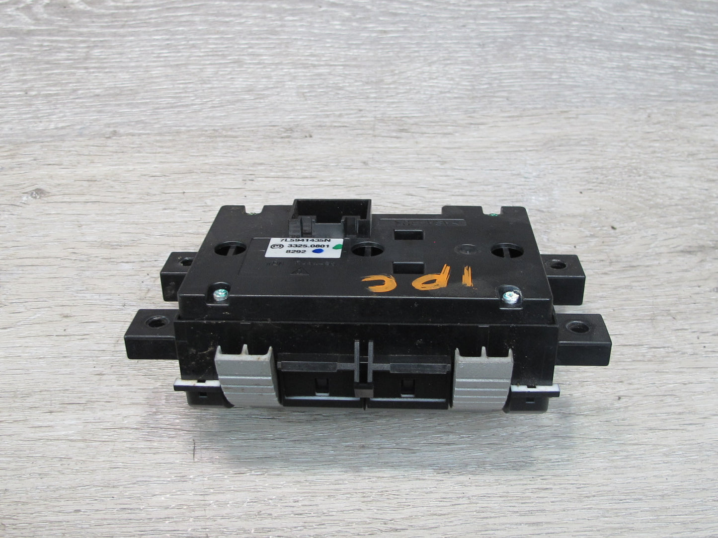 2008-2010 Porsche Cayenne 957 Self Leveling Suspension Control  Switch