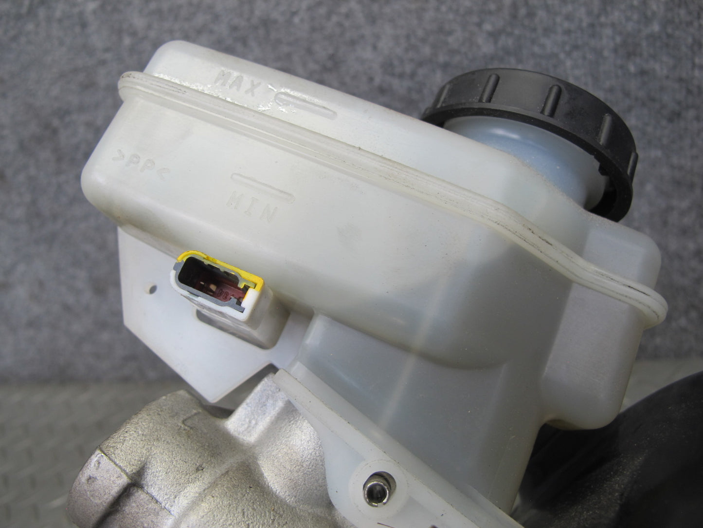 13-14 Nissan Z34 370Z Base Brake Master Cylinder Booster Fluid Reservoir OEM